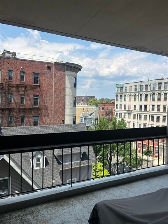 Foto principal - 872 Massachusetts Ave
