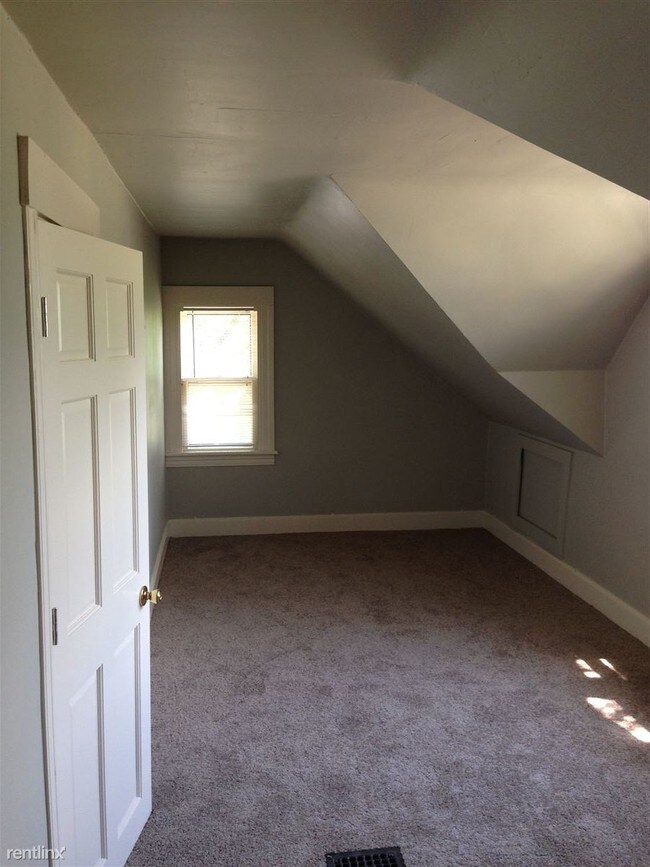 Building Photo - 3 br, 1 bath House - 240 E Euclid Ave
