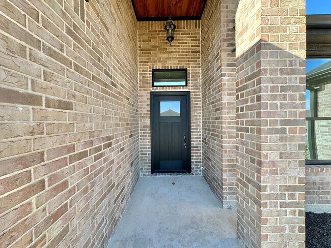 Foto del edificio - Viewable Now By Appointment Only