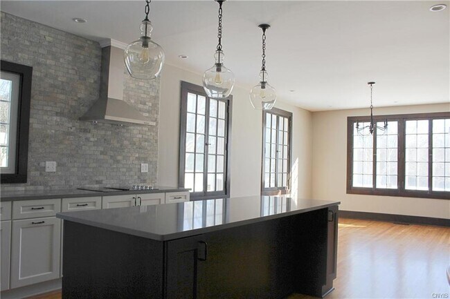 Building Photo - 6 Ironwood Rd