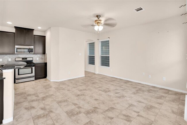 Foto del edificio - 8023 Villa Lago Ln