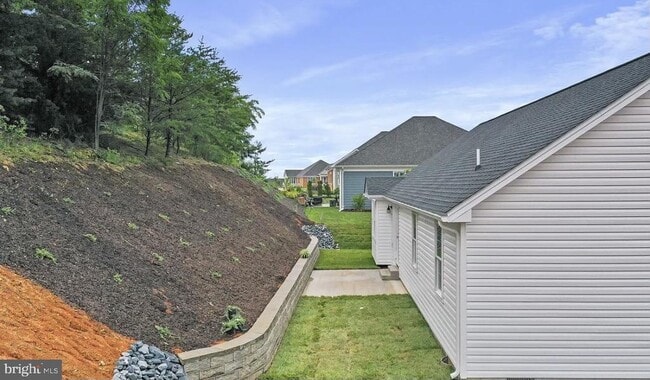 Building Photo - 1200 Happy Ridge Dr