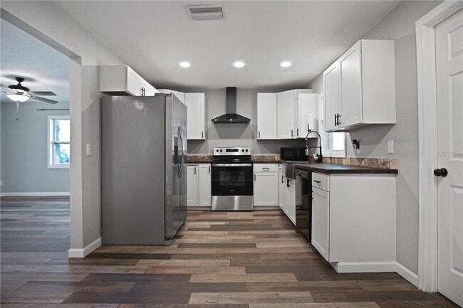 Foto del edificio - 213 S Bougainvillea Ave