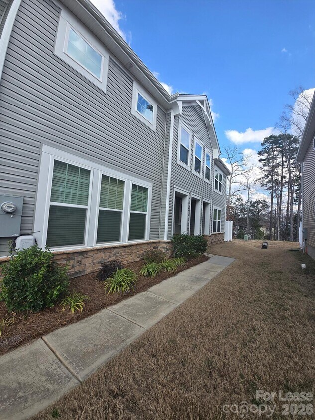 Foto del edificio - 12121 Gambrell Dr