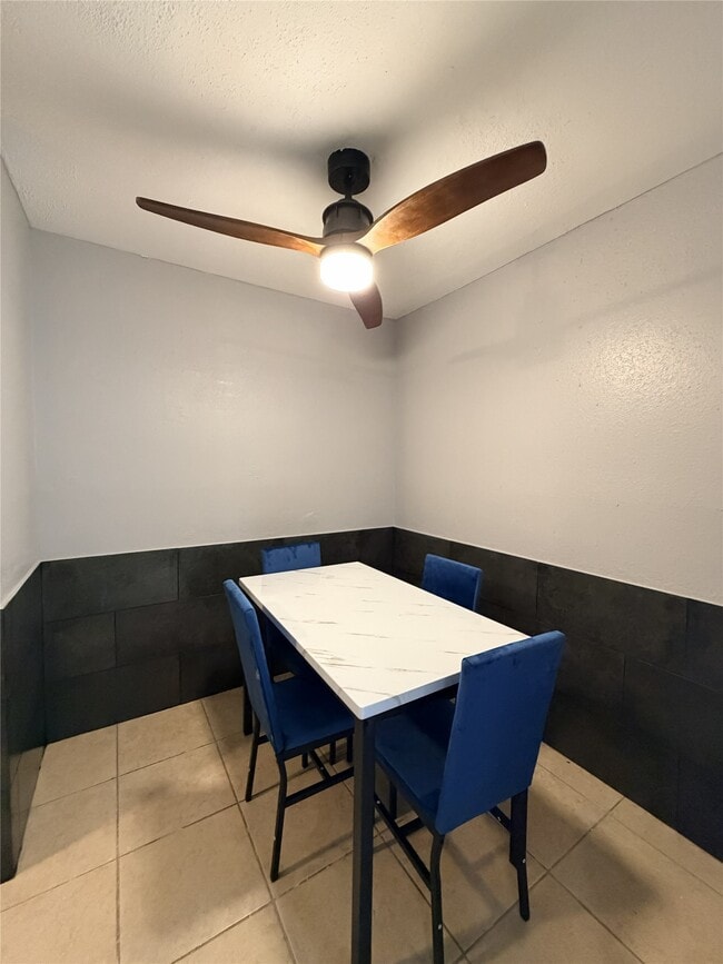 Building Photo - 9550 Deering Dr