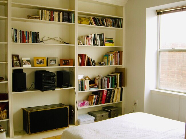 Bedroom - 1619 R St NW