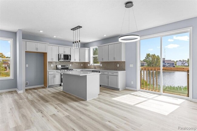 Building Photo - 711 W Windward Way