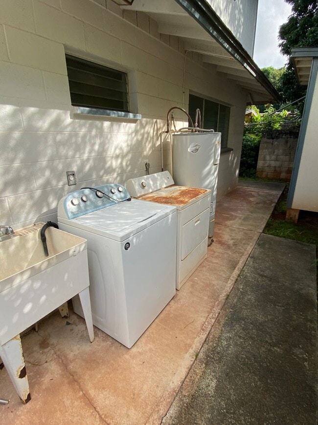 Foto del edificio - For Rent - [Pacific Palisades] 2345B Anini...