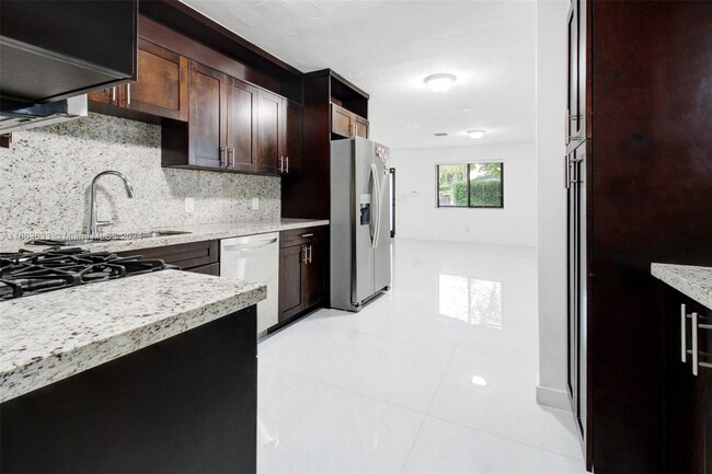 Building Photo - 6641 SW 42nd St