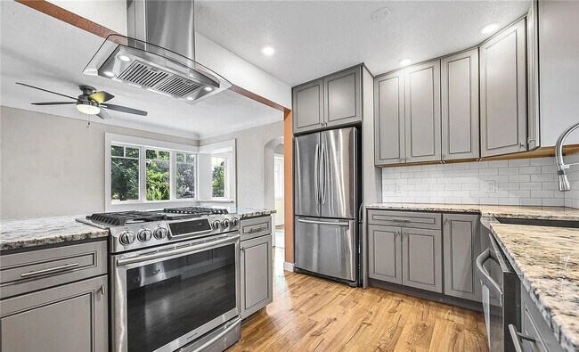 Building Photo - 3BD, 3BA Home Near Central Park with Bonus Casita