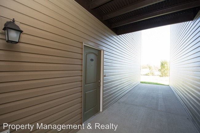 Building Photo - 11232 Professional Park Dr