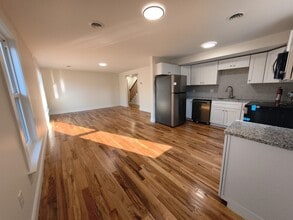 Building Photo - 386 Union Ave