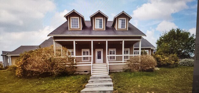 Building Photo - Custom Home in Sutter Estates!