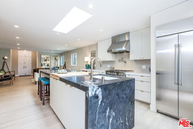 Foto del edificio - 9016 Dicks St