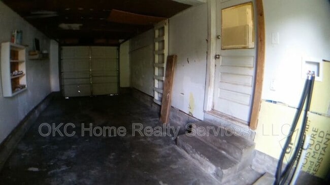 Building Photo - 1620 W Britton Rd