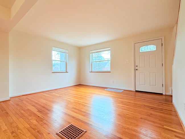 Building Photo - 4540 Victor Ave