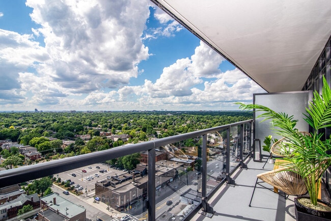 Building Photo - E18HTEEN