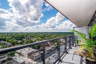 Building Photo - E18HTEEN
