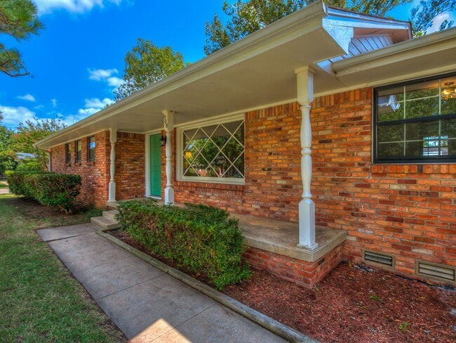 Building Photo - 908 Birch Dr