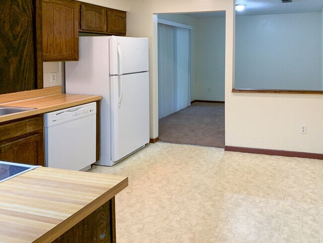 Foto del edificio - Pet Friendly 3-bed/2-bath in Hills of Sant...