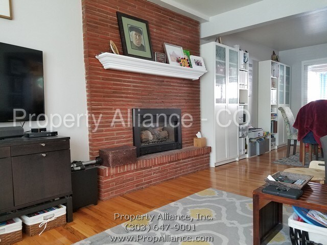 Building Photo - 6 BED HILLTOP/CRESTMOOR NEIGHBORHOOD