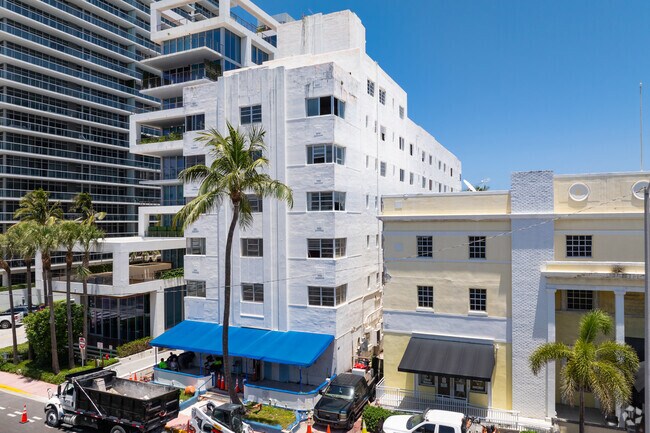 Building Photo - 3621 Collins Ave