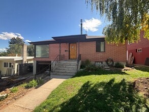 Building Photo - 257 Cottonwood Ave
