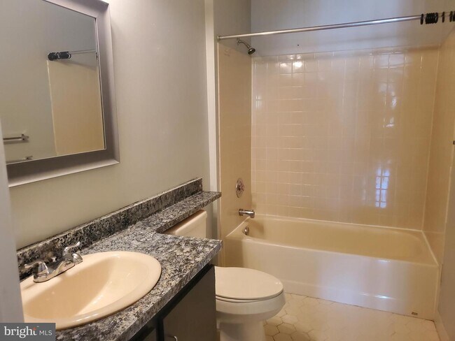 Building Photo - 77 Chambord Ct
