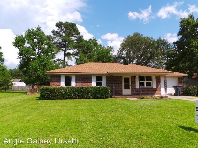 Foto del edificio - 3 br, 1.5 bath House - 107 Salem Court