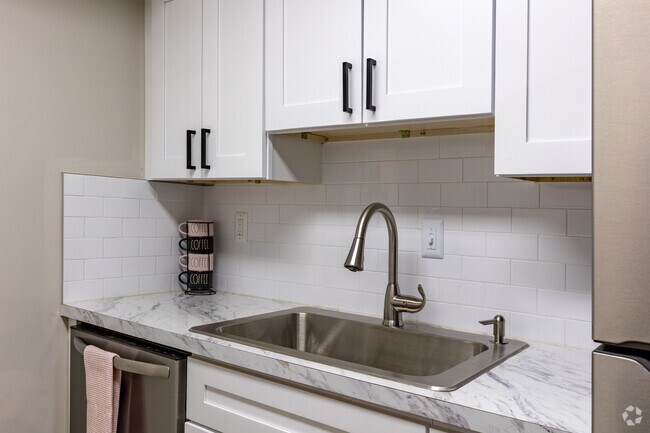 2BR, 1BA - Cocina 909SF - Spring Chase Apartments