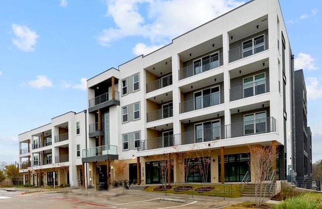 Building Photo - 4801 Springdale Rd