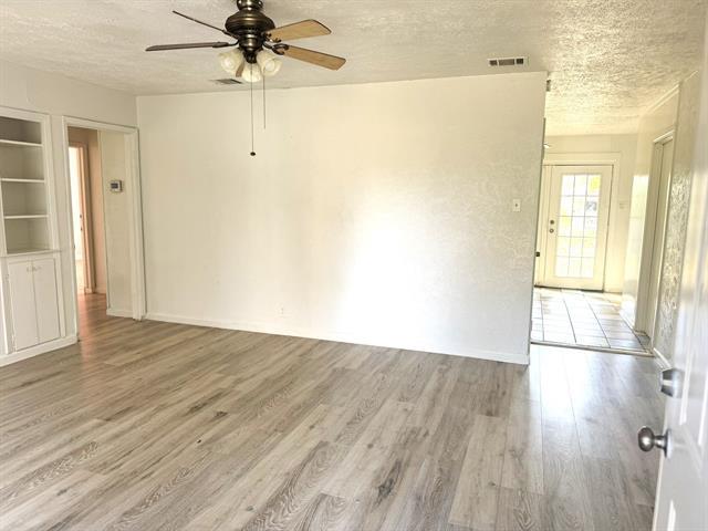 Foto del edificio - 9849 San Lea Dr