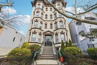 Building Photo - 162 Fairview Ave
