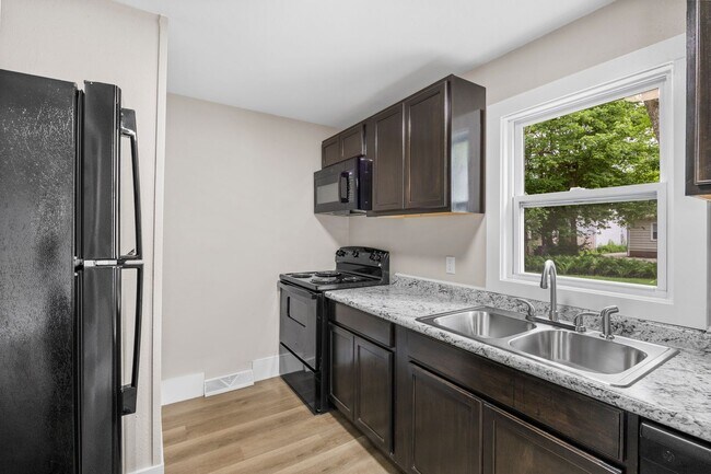 Building Photo - ? Move-In Ready Home with Modern Updates