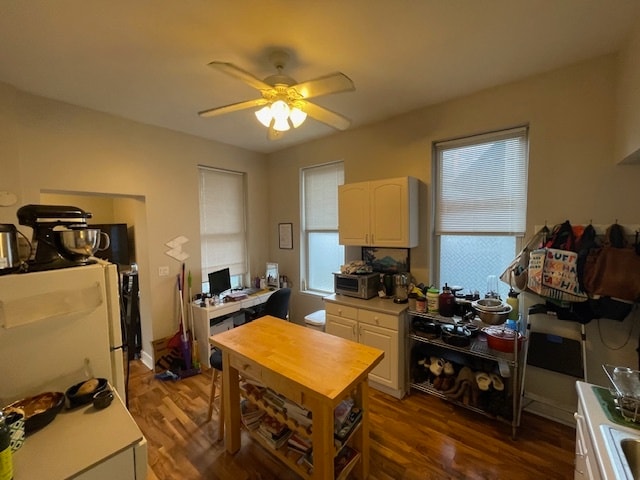 Building Photo - 853 N Marshfield Ave