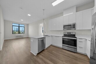 Building Photo - 121 34th St