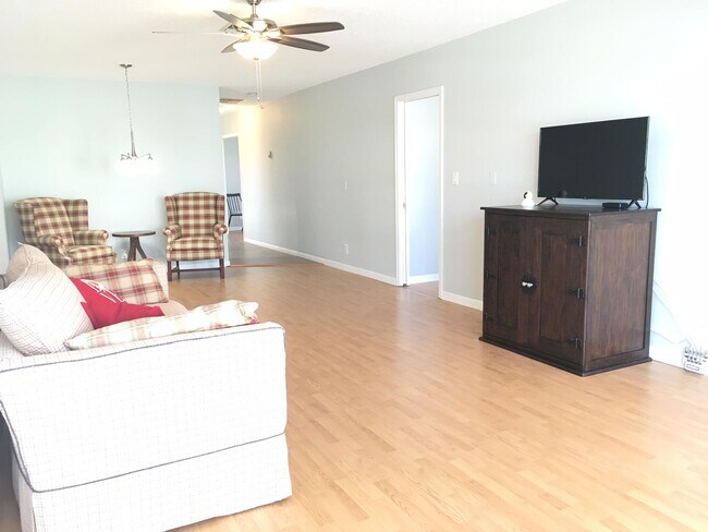 Building Photo - 1140 Boxwood Dr