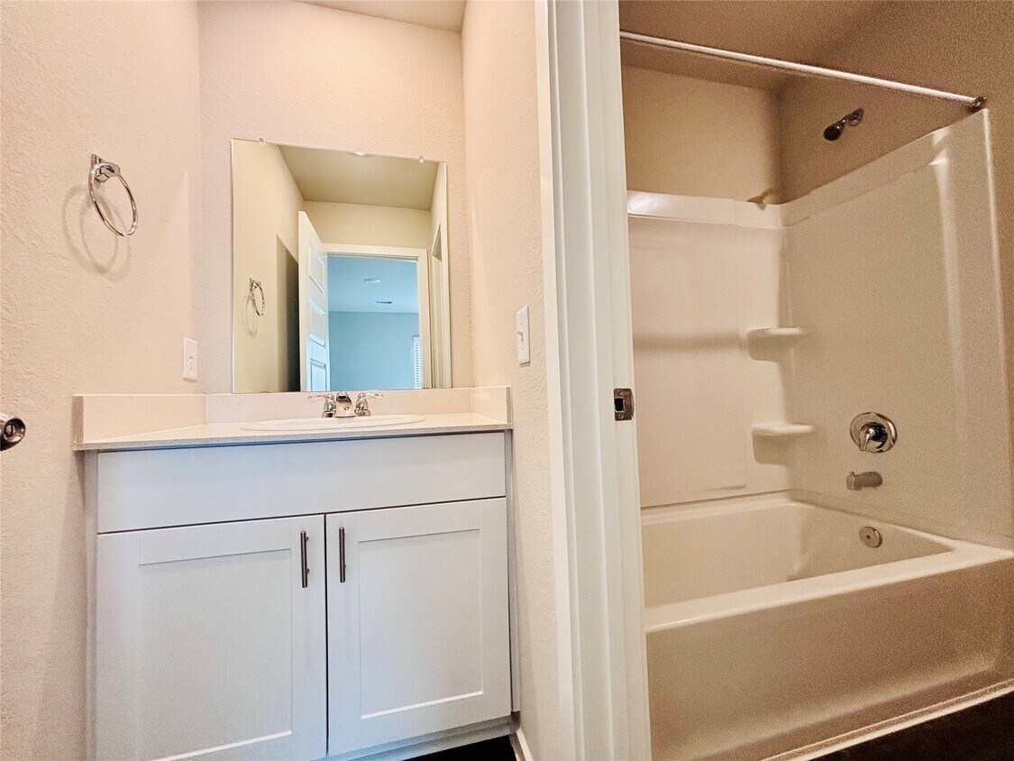 Building Photo - 17327 Roxboro Rdg Ln