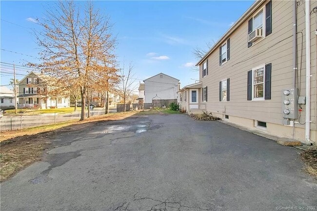 Driveway/Parking - 4 East St