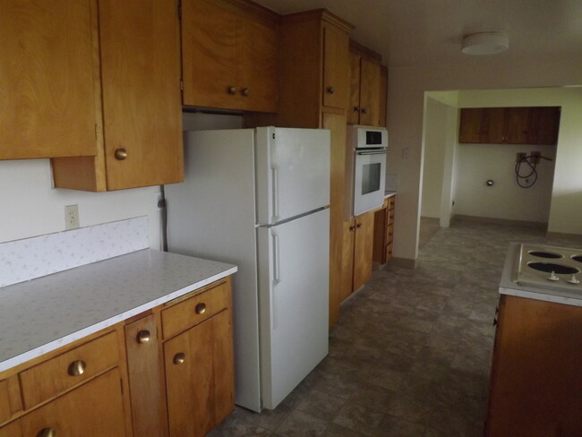 Foto del edificio - Spacious 3 Bedroom 1 3/4 Bath in Tacoma!!!!