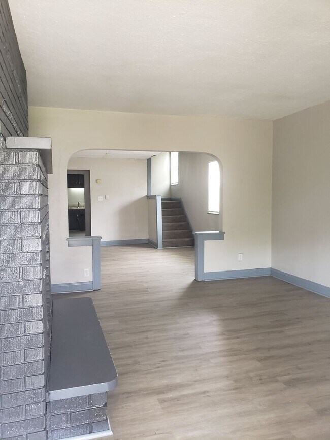 Foto del edificio - 209-211 N. Hague Avenue