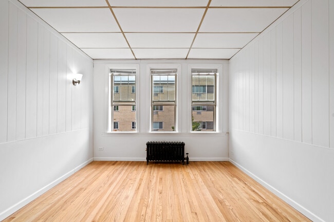 Building Photo - 1444 W Howard St