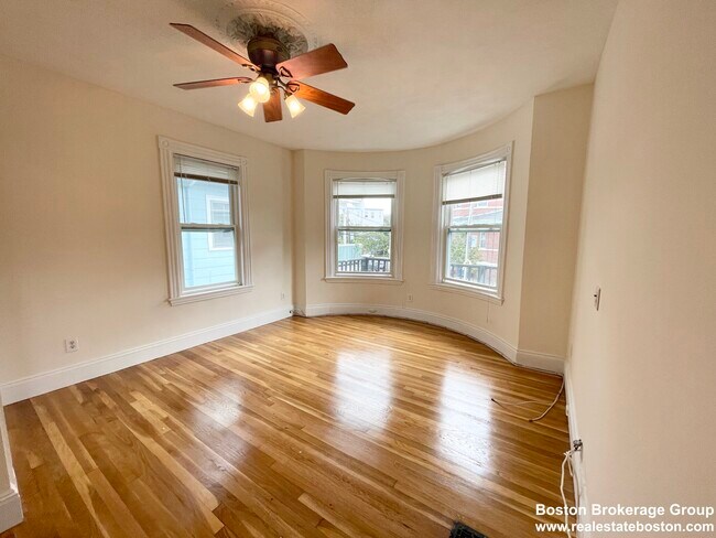 Foto del edificio - 72 Roseclair St
