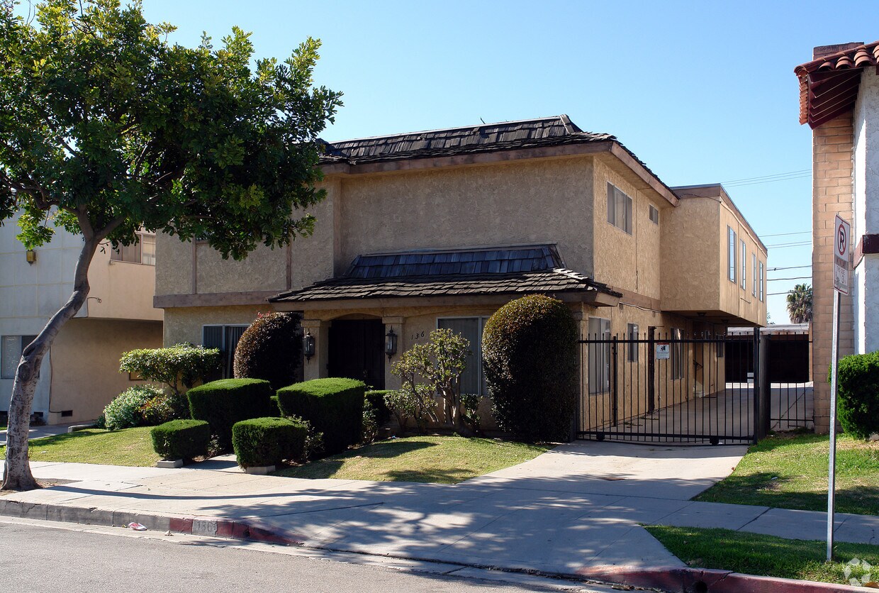 Building Photo - 136 W Hillsdale St