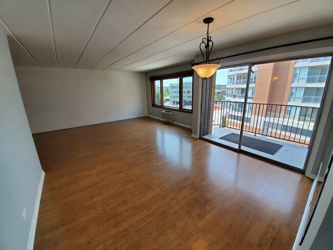 Foto del edificio - 659 S River Rd