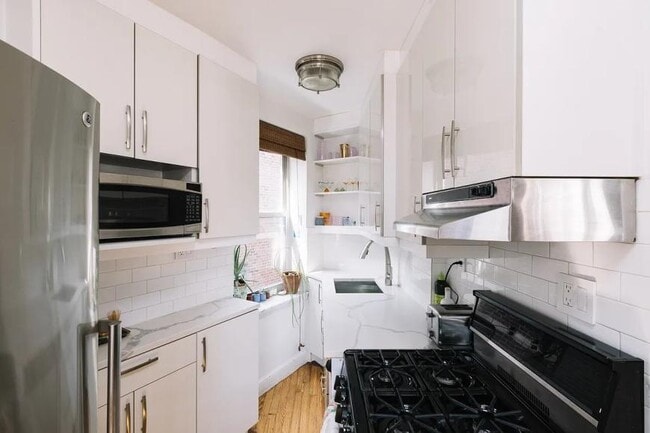 Building Photo - 2 bedroom in NEW YORK NY 10012