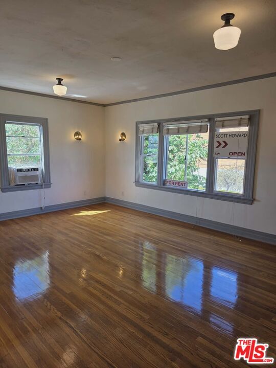Foto del edificio - 1275 N Wilton Pl