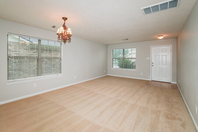 Foto del edificio - 29206 Legends Beam Dr