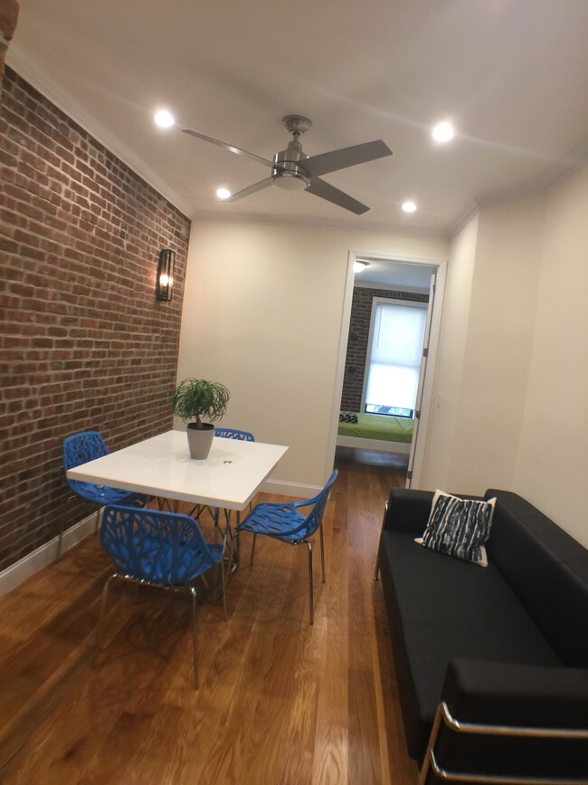 Foto del edificio - 246 W 108th St