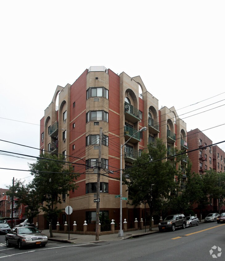 Foto principal - 89-33 Whitney Ave